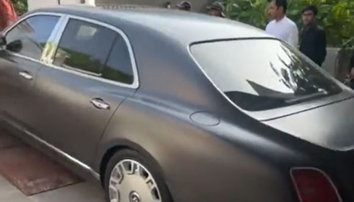 Bentley stolen from London found in Karachi. Screenshot from a Twitter video