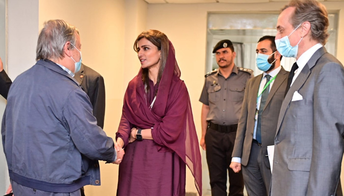 Minister of State for Foreign Affairs Hina Rabbani Khar receives UN chief António Guterres at the Islamabad Airport. -Courtesy FO