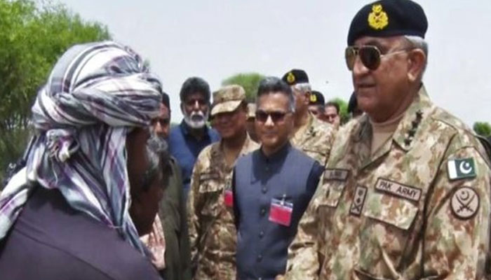 General Qamar Javed Bajwa meeting with the residents of Dadu on September 10, 2022. Twitter