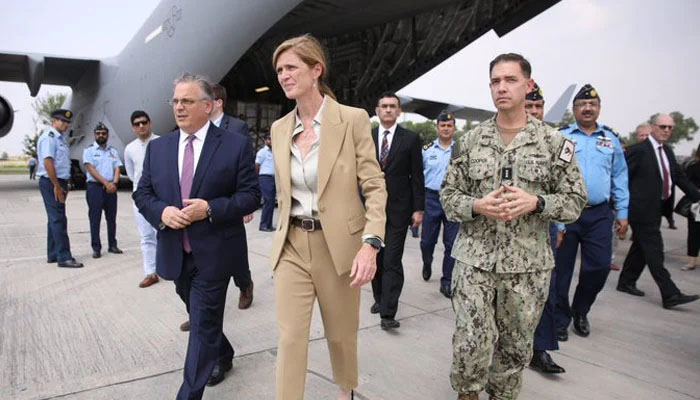Samantha Power receiving the US humanitarian assistance that arrived in Pakistan. — Twitter/ File