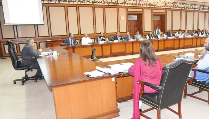 Ishaq Dar presiding meeting of Executive Committee of National Economic Council. —APP