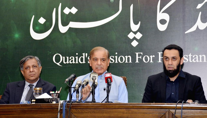 PM Shehbaz addressing a press conference in Lahore on October 22, 2022. PID