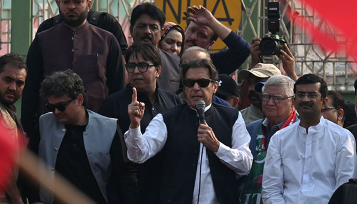 Pakistan´s former prime minister Imran Khan (C) addresses his supporters during an anti-government march towards Islamabad city. —AFP/ Arif Ali