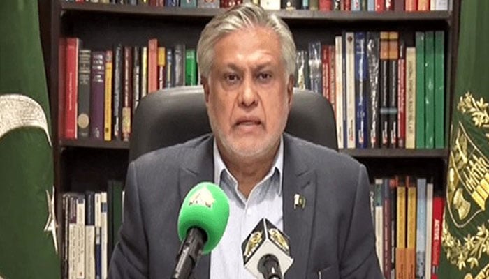 Finance minister Ishaq Dar delivering a televised statement. Screengrab of a Twitter video.