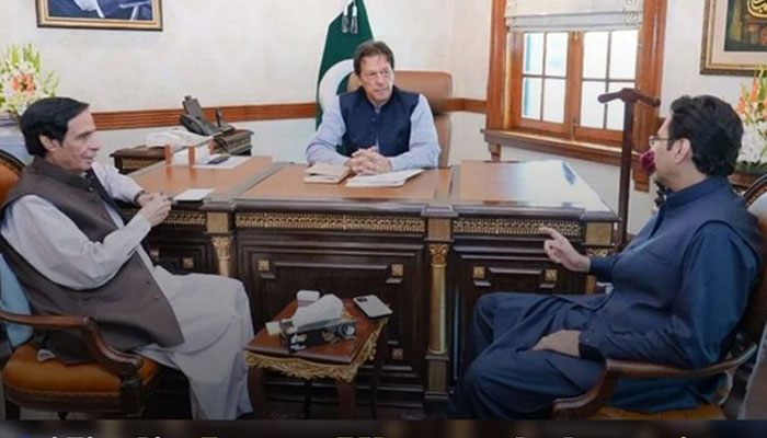 Punjab CM Pervaiz Elahi (Left), Imran Khan (Centre) and Moonis Elahi. Twitter