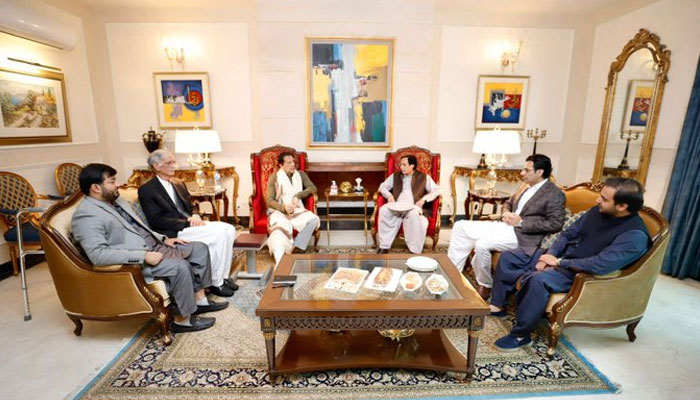 Punjab CM Pervaiz Elahi and Moonis Elahi call on Imran Khan in Lahore. Twitter