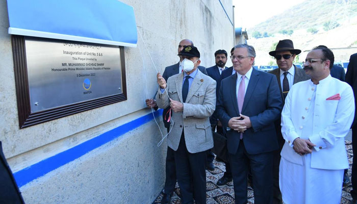 PM Shehbaz inaugurating refurbished Units 5 and 6 of the Mangla Dam Hydroelectric Power Plant on December 5, 2022. PID