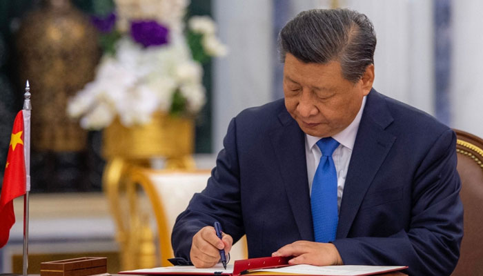 This handout picture provided by the Saudi Royal Palace shows Chinese President Xi Jinping signing an agreement with the Custodian of the Two Holy Mosques, King Salman bin Abdulaziz Al-Saud of the Kingdom of Saudi Arabia (not pictured), in the capital Riyadh, on December 8, 2022. AFP