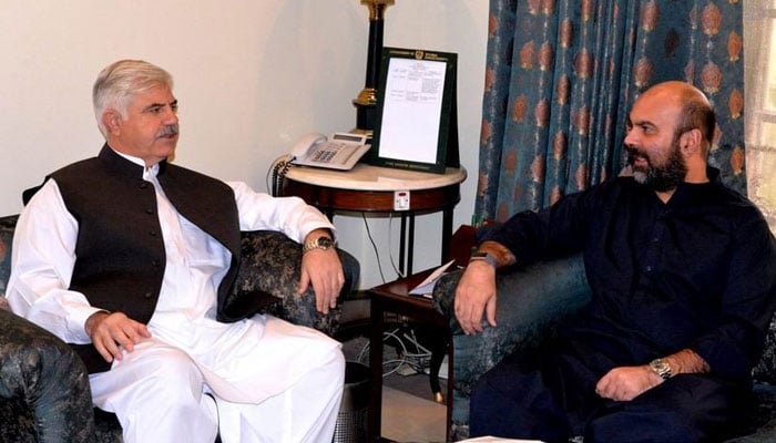 KP CM Mahmood Khan (Left) and Finance Minister Taimur Khan Jhagra. Twitter