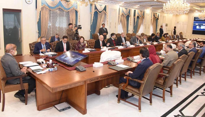 PM Shehbaz chairing a meeting to devise a strategy on the reduction of circular debt in the energy sector on December 19, 2022. PID