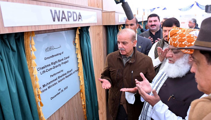 PM Shehbaz after laying foundation stone of development projects for southern districts of Khyber Pakhtunkhwa on December 26, 2022. PID