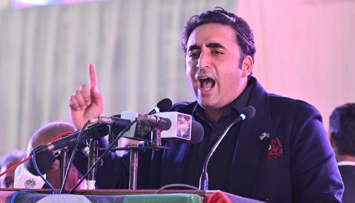 Foreign Minister and chairman PPP Bilawal Bhutto Zardari addressing the 15th martyrdom anniversary of Benazir Bhutto in Garhi Khuda Bakhsh on December 27, 2022. Twitter