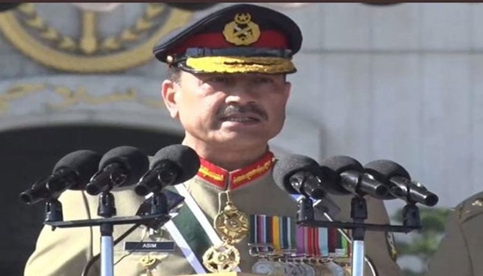 General Syed Asim Munir addressing the commissioning parade of the 118th Midshipmen and 26th Short Service Commission held at Pakistan Naval Academy, Karachi on December 31, 2022. ISPR .