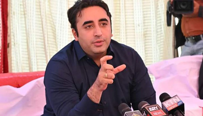 Bilawal Bhutto Zardari talking with media persons during his visit the flood affected area of Sita Village near Dadu. Twitter.