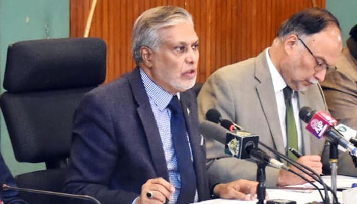 Finance Minister Ishaq Dar briefing the media in Islamabad on january 4, 2023. PID
