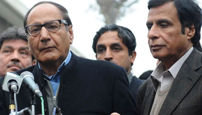 Pakistan Muslim League-Quaid leaders Chaudhry Shujaat (left) and Chaudhry Parvez Elahi. The News/File
