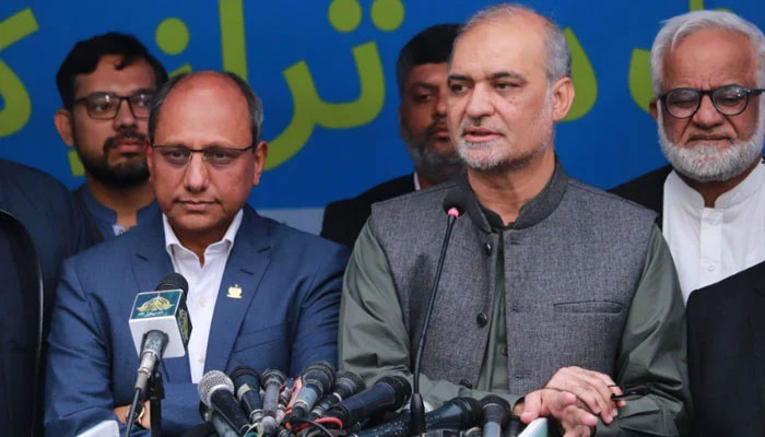 Jamaat-e-Islami Karachi Emir Hafiz Naeem Ur Rahman (right) and Sindh Labour Minister Saeed Ghani address a joint press conference on January 19, 2023. — Twitter/ @NaeemRehmanEngr