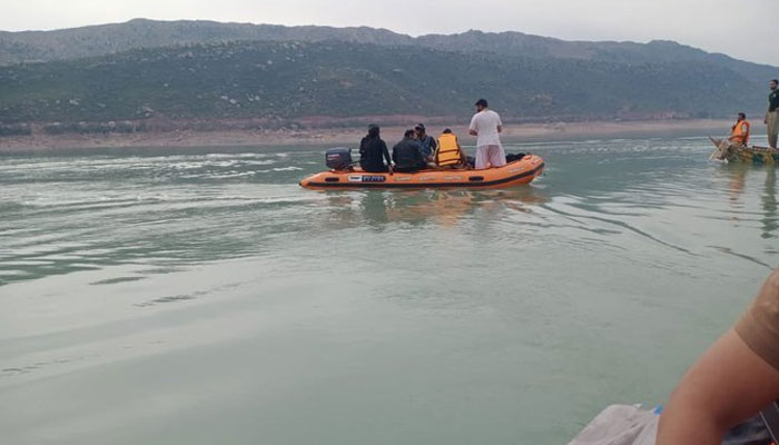 Rescue teams looking for bodies of the students who drowned in Tanda Dam in Kohat. Twitter