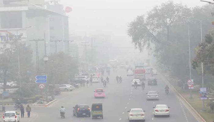 Govt urged to act promptly tackle air pollution. — Twitter/Rahat Dar