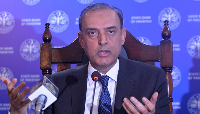 Governor of the State Bank of Pakistan, Jameel Ahmad presents the new fiscal policy at the bank´s headquarters in Karachi on January 23, 2023.— AFP/file