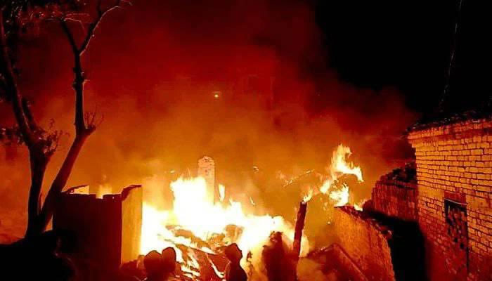 At least eight children and a woman lost life in a fire that erupted in Dadu village of Faiz Muhammad Chandio.—Twitter/file