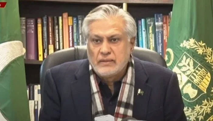 Finance Minister Ishaq Dar addresses a press conference on loan talks between IMF and Pakistan. — Screengrab/ Geo News