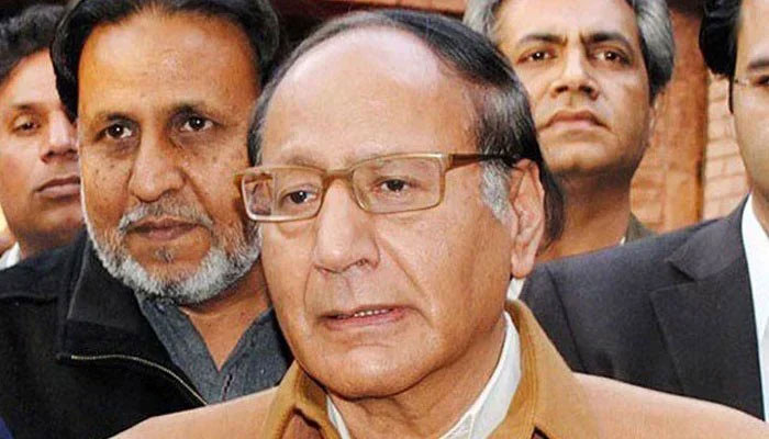 Pakistan Muslim League-Quaid (PML-Q) President Chaudhry Shujaat Hussain speaks to the media in this undated photo. — Twitter/File