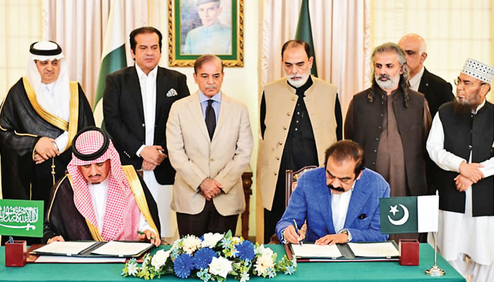 ISLAMABAD: Prime Minister Shehbaz Sharif witnessed the signing ceremony of the Memorandum of Understanding between Saudi Arabia and Pakistan Road to Makkah Project here on Wednesday. —PPI photo