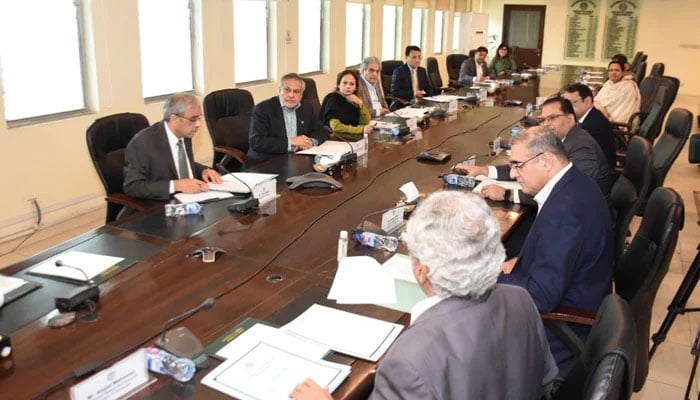 Finance minister Ishaq Dar chairing a meeting of the National Tax Council at the Finance Division, Islamabad on November 7, 2022. —PID