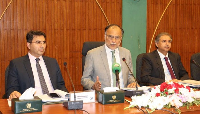 Minister Ahsan Iqbal while chairing APCC meeting highlighted the Ministrys 5Es strategy (Exports, E_Pakistan, Environment, Energy, Equity) as a guiding principle for development. Twitter/PlanComPakistan