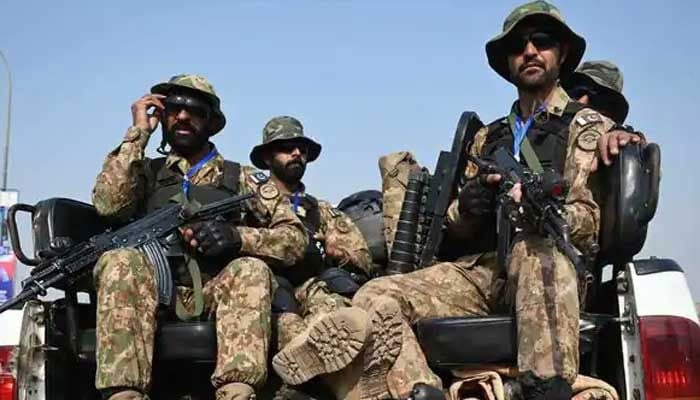 Pakistan Army soldiers gear up for an operation against terrorists. β AFP/File