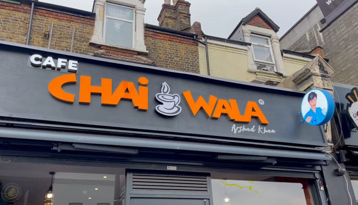 Pakistan's international sensation Chaiwala Arshad Khan opens outlet in London - Vimarsana News