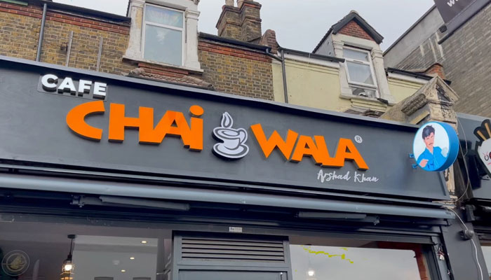 Pakistan’s international sensation Chaiwala Arshad Khan opens outlet in London.—reporter