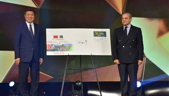 Chinese Vice Premier He Lifeng (Left) and Prime Minister Shehbaz Sharif signed the First Day Cover of commemorative stamp at a ceremony to celebrate the 10th anniversary of CPEC in Islamabad on July 31, Monday. — PID