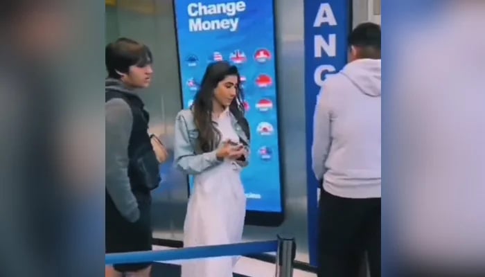 PML-N leader Hina Parvez Butt (centre) at a shop in London, in this still taken from a video. — Twitter/@ShazziyaM