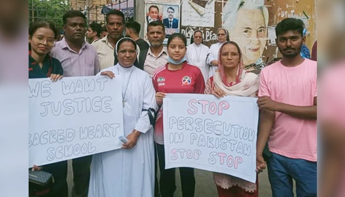 Members of the Christian community protesting outside the Karachi Press Club, on August 18, 2023. — Reporter