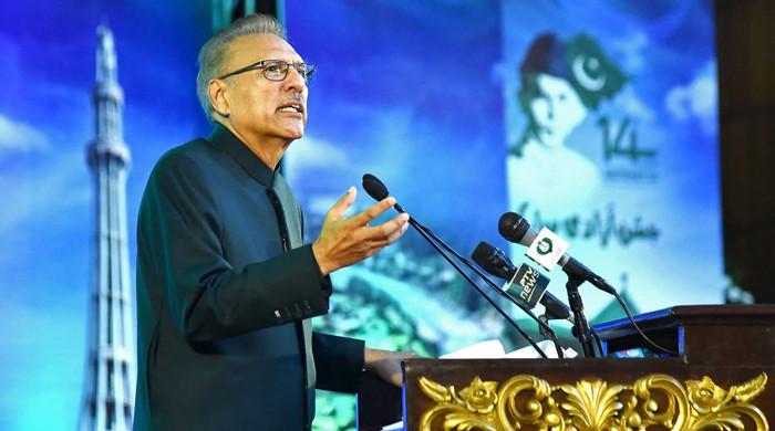 President denies signing bills amending Official Secrets Act, Army Act: Alvi's belated tweet plunges country into constitutional controversy - Vimarsana News