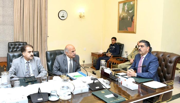 PM Anwaar-ul-Haq Kakar while chairing a briefing in Islamabad regarding the SIFC to bolster Foreign Direct Investment in the country. — Radio Pakistan/File