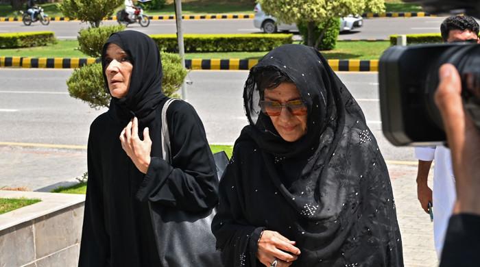 Bushra, Halima, Uzma meet Imran Khan in jail - Vimarsana News