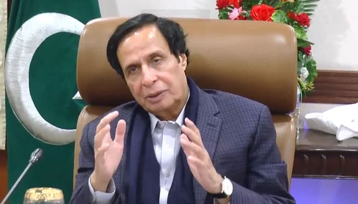 Parvez Elahi speaking while he was Punjab Chief Minister during a meeting with Faisalabad Press Clubs delegation on December 31, 2022. — Twitter screengrab/@ChParvezElahi