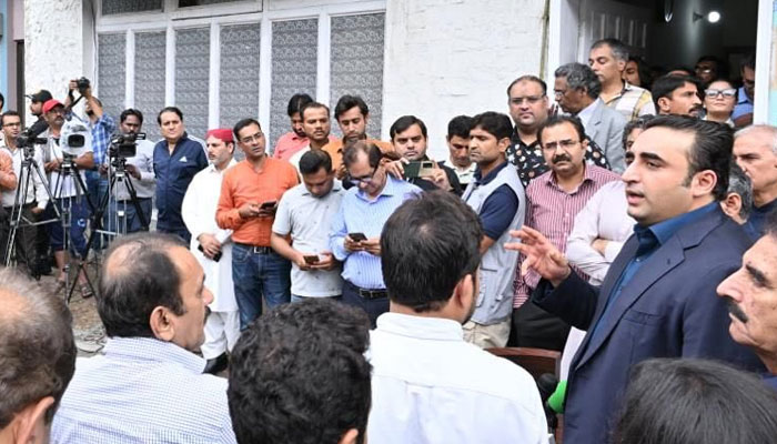 Pakistan Peoples Party Chairman Bilawal Bhutto Zardari speaking to the media after offering condolences to senior journalist Imdad Soomro in Lahore on September 19, 2023. x/farooq_np