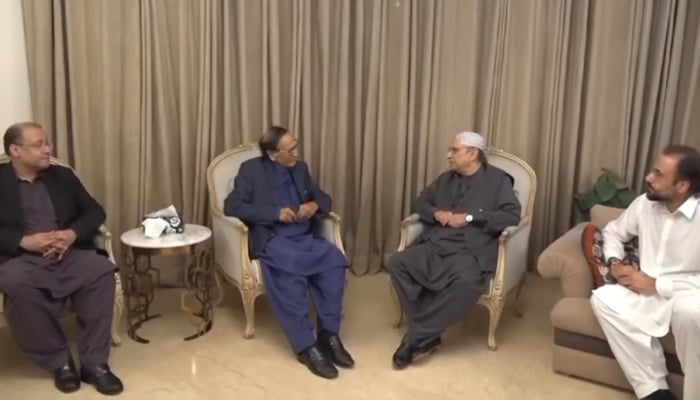 Pakistan Peoples Party Co-Chairman and head of the PPP-Parliamentarians, Asif Ali Zardari (C-R) while meeting with the Pakistan Muslims League-Q President Chaudhry Shujaat Hussain on September 21, 2023. — Facebook/Pakistan Peoples Party