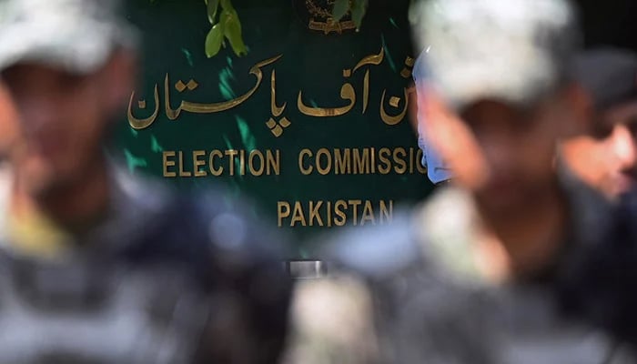 Paramilitary soldiers stand guard outside the election commission building in Islamabad on August 2, 2022. — AFP