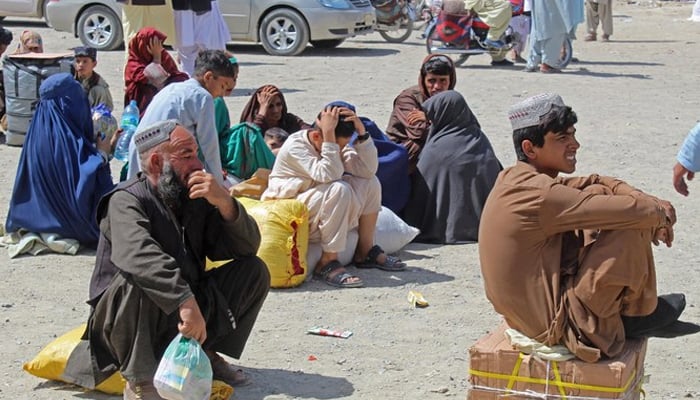 Afghanistan and Pakistani nationals gather to enter Afghanistan as they wait for the reopening of the Pakistan-Afghanistan border crossing point in Chaman on September 2, 2021. — AFP
