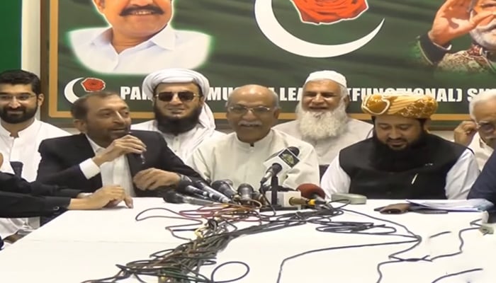 This screengrab taken from a video released on October 3, 2023, shows MQM-P Deputy Convener Dr Farooq Sattar speaking as GDA SG Dr Safdar Abbasi (centre) and JUI-F leader (right) listening in Karachi. — YouTube/24 News HD