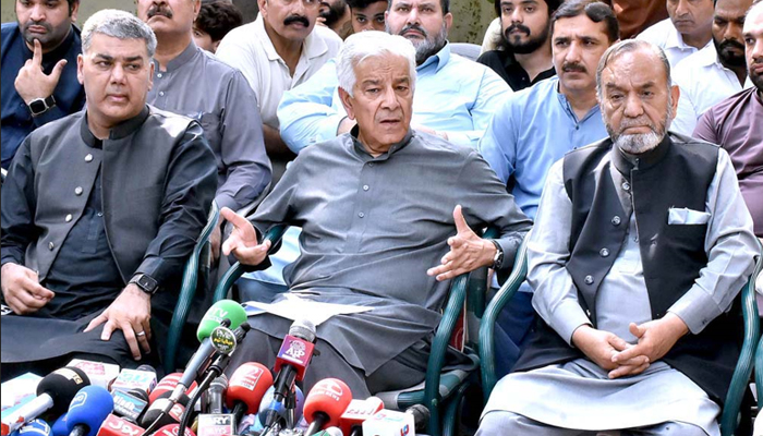 Senior leader Pakistan Muslim League Nawaz (PMLN) and former Federal Minister for Defence Khawaja Muhammad Asif while speaking with the media on October 7, 2023. — APP