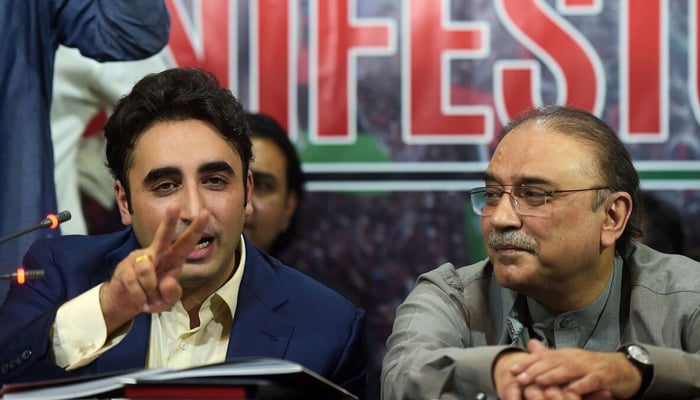 Former Foreign Minister Bilawal Bhutto Zardari (left) and former President of Pakistan Asif Ali Zardari. — AFP/File