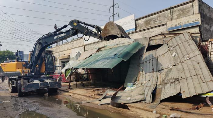 LDA razes, seals several illegal properties in Johar Town - Vimarsana News