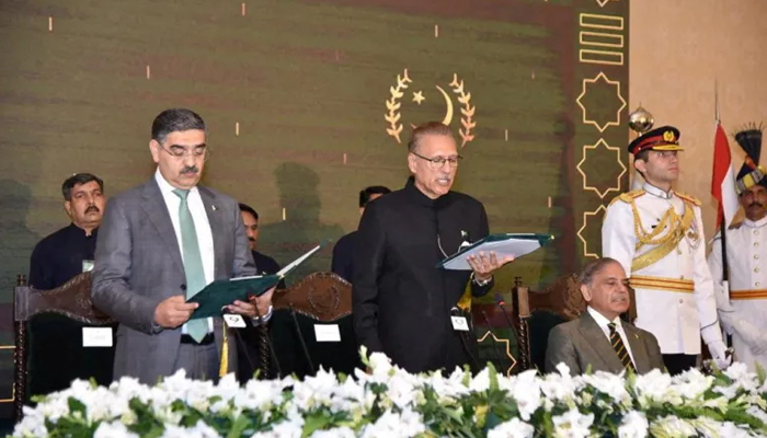 Pakistans caretaker Prime Minister Anwaar-ul-Haq Kakar (left) takes an oath alongside Pakistans President Arif Alvi, in Islamabad on August 14, 2023. — Press Information Department (PID)