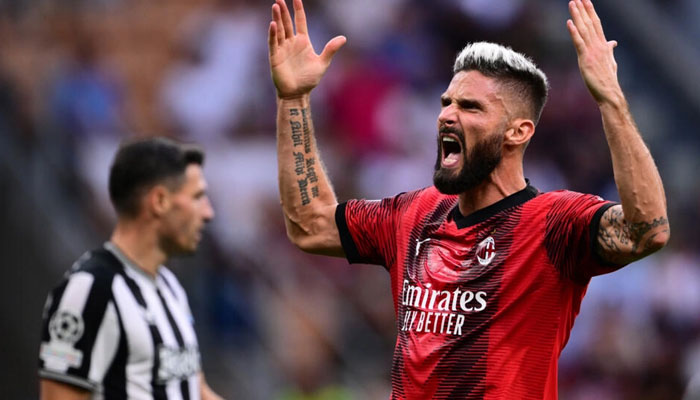 Olivier Giroud will take up his more familiar position of centre-forward against Juve. AFP